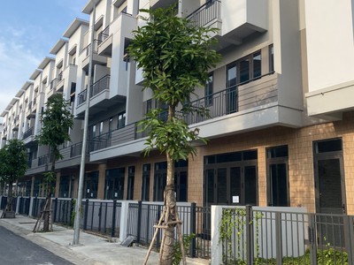 Bán nhà 4 tầng giá 39tr/1m2, mặt tiền kinh doanh tốt, vị trí thuận tiện tại Vsip Từ Sơn 0