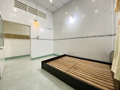 Nhà dt - rất rộng - hoàn công - giá rẻ 3