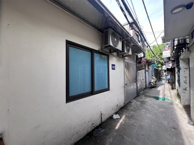 Tập thể tầng 1 phố tân mai, hoàng mai, 75m2, 2 ngủ, 1 vs, sân để xe riêng, giá chỉ 2.45 tỷ, lh 0