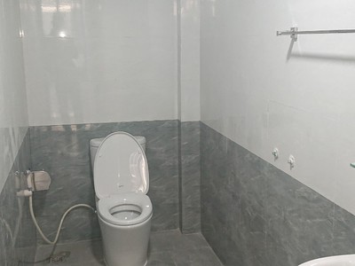 Chính chủ cho thuê tầng 1, 2, 3 nhà 5 tầng  tầng 4, 5 ban ngày k có người ở nhà  đối diện mặt trước 3