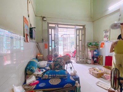 Chính chủ trên sổ, chưa qua đầu tư, diện tích 53m2  2.15 tỷ. giá quá rẻ so với khu vực. hẻm ba gác, 2