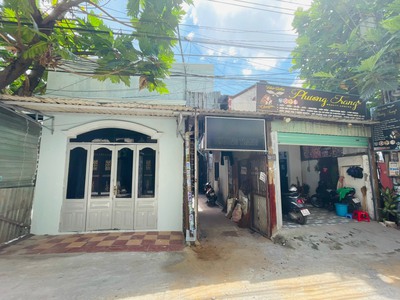 Bán lỗ dãy nhà trọ Dĩ An   Giáp Thủ Đức , 1 kiot và 8 phòng cho thuê, đường xe hơi tránh nhau 0
