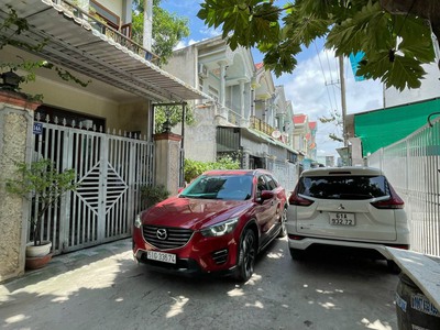 Bán lỗ dãy nhà trọ Dĩ An   Giáp Thủ Đức , 1 kiot và 8 phòng cho thuê, đường xe hơi tránh nhau 1