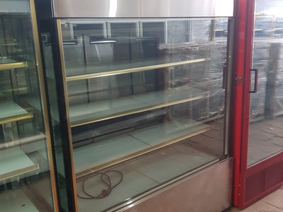 Tủ bánh kem kính vuông 4 tầng hiệu ruey shing - đài loan dài 1m5 0