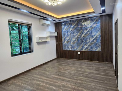 Nhà nguyễn văn cừ 70m2, 6 tầng, thang máy, ô tô vào nhà, 3 mặt thoáng,gần cầu chương dương 3