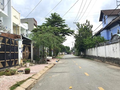 Ngộp bank cần bán gấp, đất phú hửu, q9, dt 250m2 mà giá chỉ 5ty 4