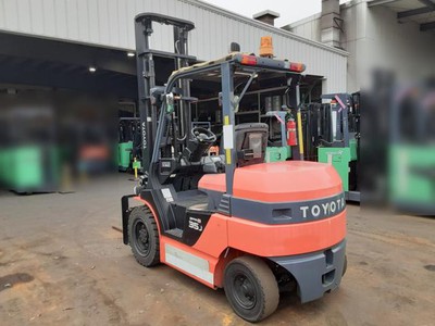 Xe nâng điện 3.5 tấn hiệu Toyota 0