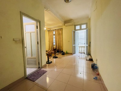 Bán nhà Lạc Long Quân, Cầu giấy. 63m2 MT 6.8 giá 11.5 tỷ 6