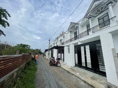 Bán nhà tân bình ngay ngã tư bến cá chỉ cần tt 300tr nhận nhà vào ở 0