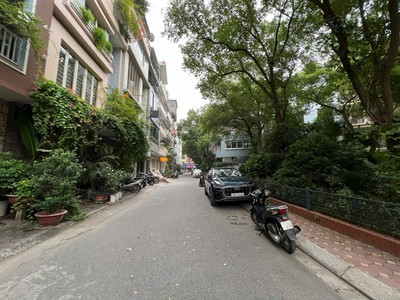 Bán nhà phân lô ngõ 2 Giảng Võ ngõ vip nhất quận Đống Đa 70m2 x 5 t đẹp 25 tỷ hơn. 0