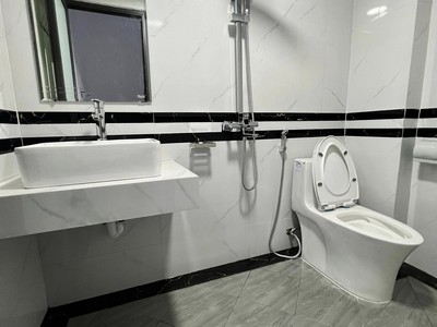 Chủ thua bóng cần bán gấp nhà dôc minh khai 26/28m x  5 tầng x mt 3.4m 2