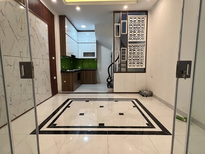 Chủ thua bóng cần bán gấp nhà dôc minh khai 26/28m x  5 tầng x mt 3.4m 0