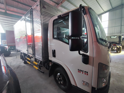 Isuzu QKR210 1t9 thùng kín dài 3m6 đời 2024 2