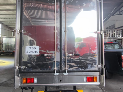 Isuzu QKR210 1t9 thùng kín dài 3m6 đời 2024 3