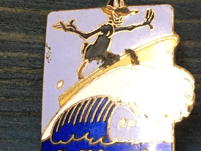 Pin lướt ván California, USA, chất liệu hợp kim đồng sơn màu, dành cho sưu tầm, giá cho ae sưu tầm: 0