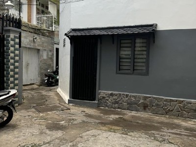Nhà bán hẻm 108/  thích quảng đức 55m2 ,  3 tầng - nở hậu tài lộc , hẻm 3m , 4pn 5wc , giá 6 tỷ 2 3