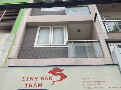 Xuất ngoại bán gấp nhà mặt tiền 5 tầng 183 huỳnh văn bánh p12 phú nhuận - tặng toàn bộ nội thất cao 0