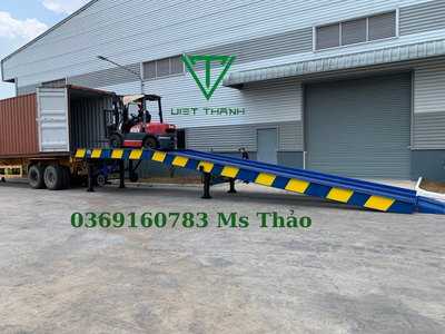 Cầu dẫn xe nâng vào cont đóng rút hàng hóa 1