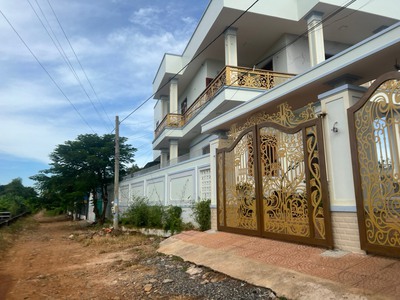 Chủ cần bán gấp khu liên hợp gồm: cửa hàng kinh doanh,nhà ở , kho vật tư , 12 phòng trọ đang kinh 0