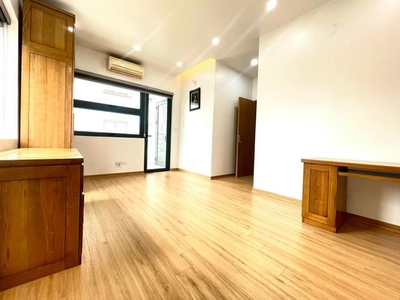 Chung cư CTM Cầu Giấy 96m giá 5.5 tỷ, căn góc, tầng trung, full nội thất, slot ô tô 3