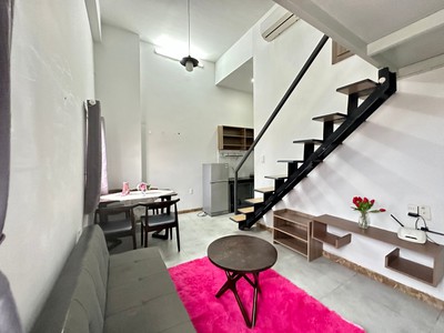Căn hộ dịch vụ kèm nội thất   cửa sổ thoáng, ánh sáng tự nhiên ngay Q7 9