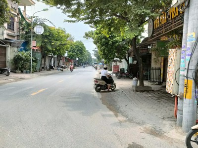 Cho thuê gấp nhà xưởng giá rẻ 500m, ô tô 8 tấn vào xưởng, mặt tiền 5m, bên trong nở hậu 8m, hồng 1