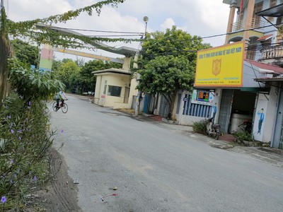Cho thuê gấp nhà xưởng giá rẻ 500m, ô tô 8 tấn vào xưởng, mặt tiền 5m, bên trong nở hậu 8m, hồng 0