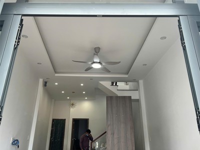 Bán căn nhà 1 trệt 2 lầu,shr thổ cư 100 đường 10m thông thoáng,gần chợ hóa an 0