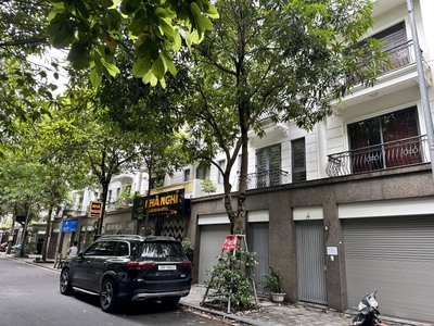 Liền kề văn phú vị trí cực đẹp, nội thất gỗ, mặt tiền kinh doanh rộng rãi 0
