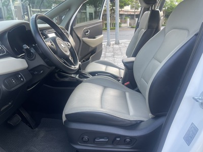 Chính chủ bán xe Kia Rondo máy xăng 2.0,bản full 6