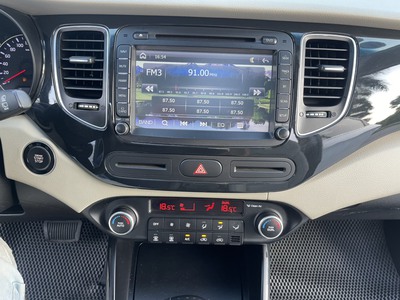 Chính chủ bán xe Kia Rondo máy xăng 2.0,bản full 3