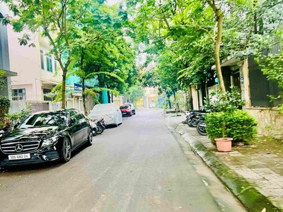 Biệt thự đơn lập-vỉa hè-160m2-mt 11.5m-4t-đường 7.5m- ngõ 214 nguyễn xiển 2