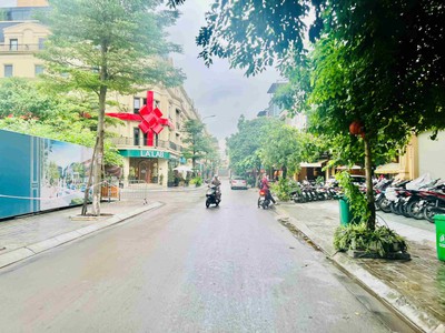 Biệt thự đơn lập-vỉa hè-160m2-mt 11.5m-4t-đường 7.5m- ngõ 214 nguyễn xiển 1