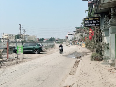 Nhà mặt phố,ngõ rộng kinh doanh tôt đát nở hậu ngô quyền -hà đông, dt:130m, giá 7,7 tỷ 2