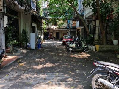 Bán nhà Tập thể Cơ Khí, ngõ 129 Nguyễn Trãi, sử dụng 110m2 với 4 ngủ 2WC, 2 phòng khách, 2 bếp rộng. 4