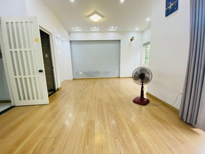 Cho thuê nhà - văn phòng hẻm 7m sư vạn hạnh, cách vạn hạnh mall 250m, 400m2, 4 tầng. thương lượng 2