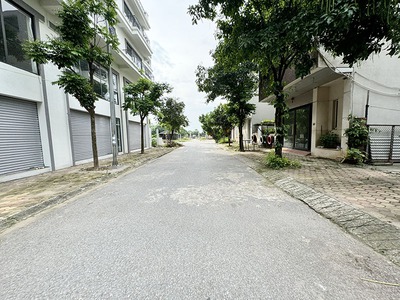 Chính chủ bán 67,5m2 nhà 5 tầng Shophouse Metropolitan. Block hai mặt thoáng, sau có vườn hoa 2
