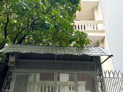 Cho thuê nhà  mặt đường có sân vườn, gara ô tô  Nguyễn Khang, Cầu Giấy 130m x 4T giá 40tr 0