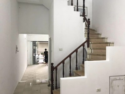 Cho thuê nhà ngõ ô tô Trung Kính Cầu Giấy DT 50m2 5 tầng - Giá 25tr 1