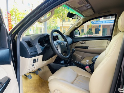 Tôi cần bán chiếc xe ô tô TOYOTA FORTUNER 2.5G màu đen SX 2016 4