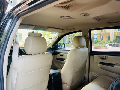 Tôi cần bán chiếc xe ô tô TOYOTA FORTUNER 2.5G màu đen SX 2016 5