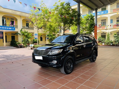 Tôi cần bán chiếc xe ô tô TOYOTA FORTUNER 2.5G màu đen SX 2016 1