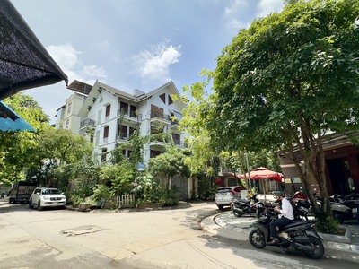 Tôi cần cho thuê gấp nhà mới hoàn thiện 5t, sát góc trong kđt sầm uất, ở kết hợp kd sinh lời bền 0