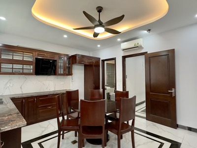 Tôi cần cho thuê gấp nhà mới hoàn thiện 5t, sát góc trong kđt sầm uất, ở kết hợp kd sinh lời bền 4