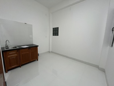 Do chuyển công việc nên mình cần pass lại phòng như hình có thể chuyển vào từ 1/8. 4