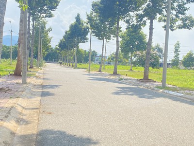 Chủ cần bán đất khu vực lan anh 2 , full thổ cư , thoát hiểm , điện nước đầy đủ.hoà long tp , bà rịa 1