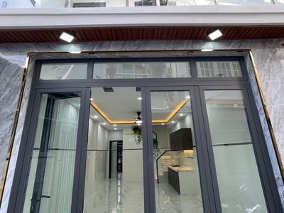 Siêu phẩm lạc long quân q11, sát hxh 10m, ở ngay, dt 4.2 x 10.5m. 2 tầng. chỉ5.2 tỷ. tl 0