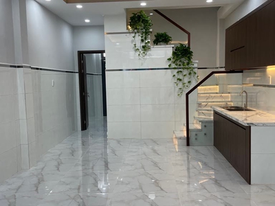 Siêu phẩm lạc long quân q11, sát hxh 10m, ở ngay, dt 4.2 x 10.5m. 2 tầng. chỉ5.2 tỷ. tl 1