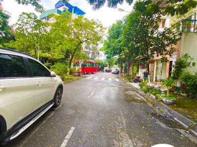 Mảnh đất đẹp phân lô phường việt hưng kinh doanh vỉa hè oto tránh, 81m mặt tiền: 5m, 17 tỷ 2