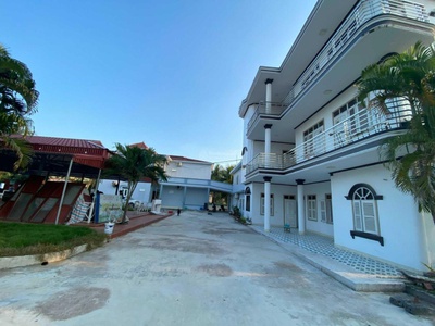 Khách sạn biển quất lâm 5500m2 - 3 mặt tiền - 20 phòng, dòng tiền 200 triệu/tháng, giá 11 tỷ 1
